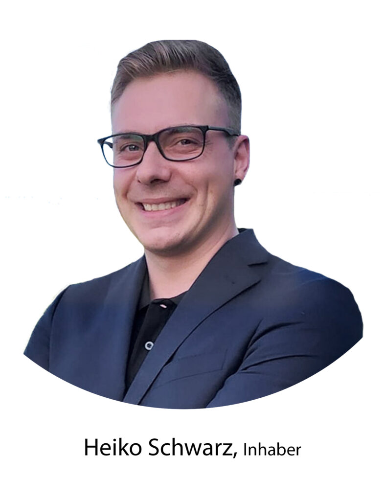 Unser Team | Rapid Rohr- und Kanaltechnik Portrait of Heiko Schwarz, owner, wearing glasses and a navy blazer, smiling.